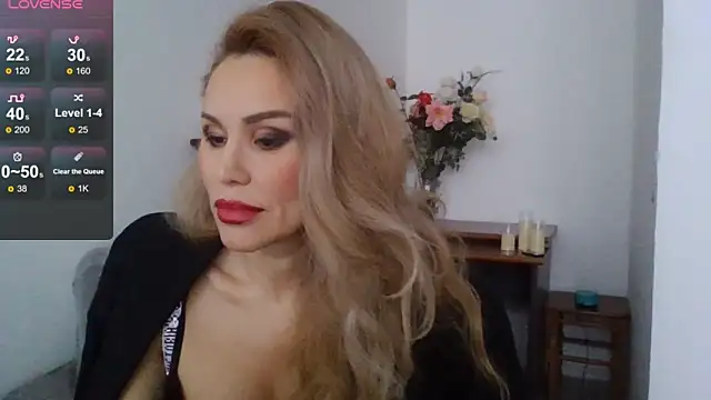 Snapshot of Radmila_Queen_ chatting on January 17, 2025, 11:17 am Radmila Queen online show from January 17, 2025, 11:17 am