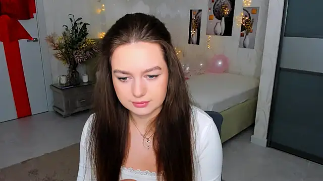 MiracleCurly online show from February 13, 2025, 4:07 pm