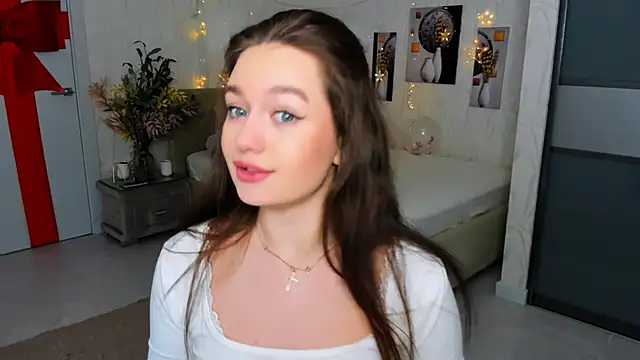 MiracleCurly online show from February 13, 2025, 7:21 pm