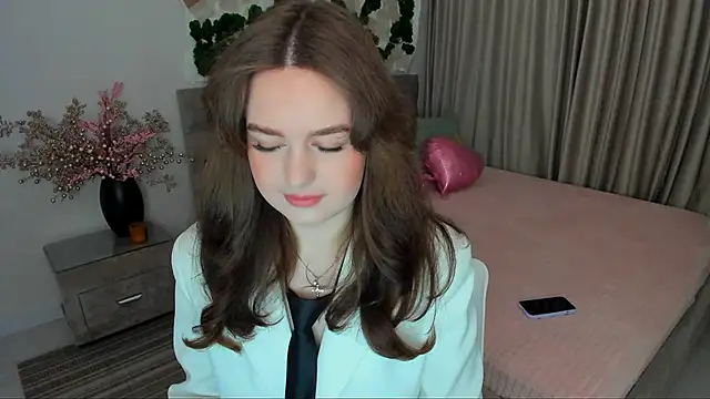 MiracleCurly online show from March 13, 2025, 4:34 pm