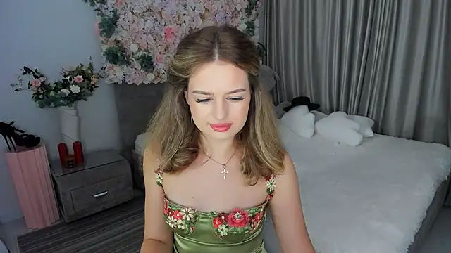 MiracleCurly online show from September 22, 2025, 7:27 pm