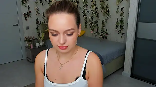 MiracleCurly online show from September 28, 2025, 4:07 am