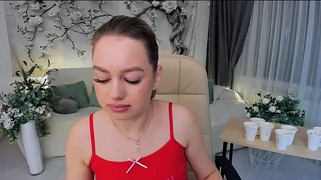 MiracleCurly online show from November 4, 2025, 7:02 pm