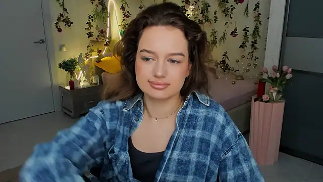 MiracleCurly online show from February 8, 2026, 10:07 am