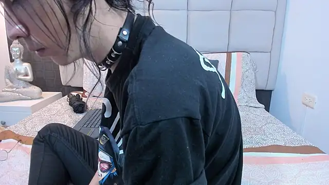 Hecatee 77 online show from February 5, 2025, 7:42 pm