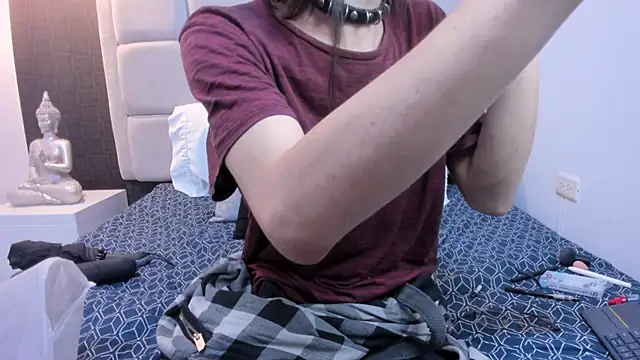 Hecatee 77 online show from February 19, 2025, 7:38 pm