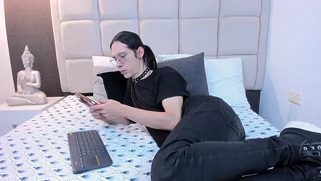 Hecatee 77 online show from February 28, 2025, 7:14 pm