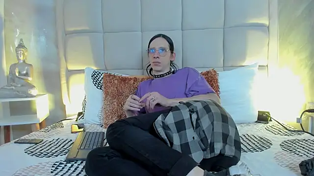 Hecatee 77 online show from February 13, 2026, 8:05 pm