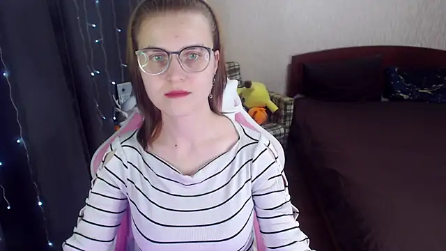 MissBrightShine online show from February 5, 2025, 3:52 pm