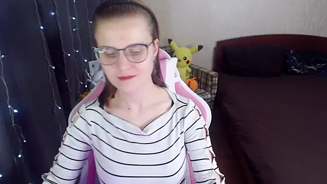 MissBrightShine online show from February 6, 2025, 3:52 pm