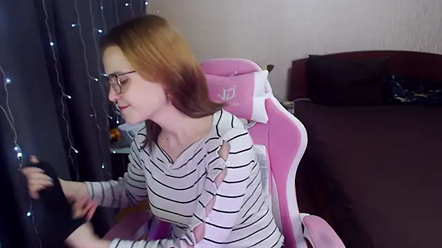 MissBrightShine online show from February 9, 2025, 12:52 pm