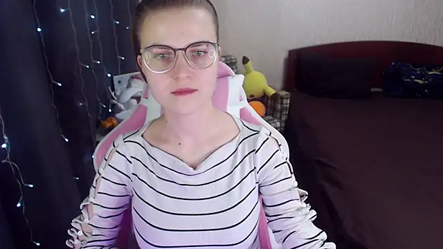 MissBrightShine online show from February 11, 2025, 4:02 pm