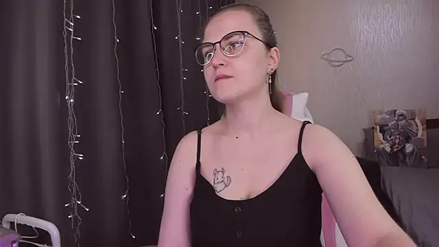 MissBrightShine online show from November 14, 2025, 10:14 am