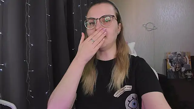 MissBrightShine online show from April 1, 2026, 1:41 pm