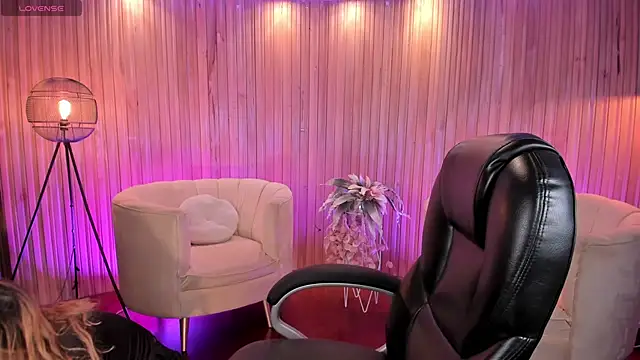 LisaMonroe  online show from February 8, 2025, 12:28 pm