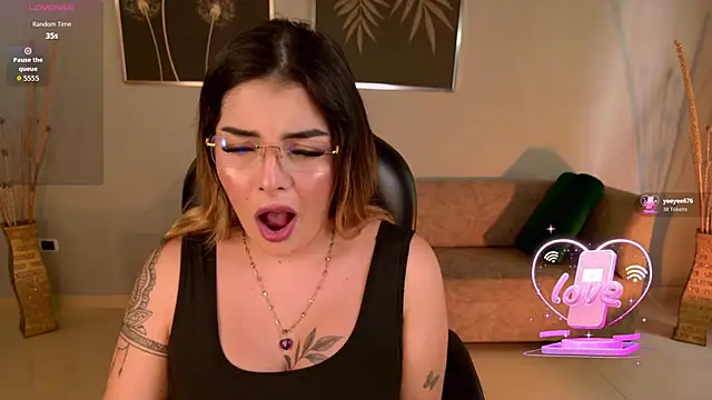 LisaMonroe  online show from December 3, 2025, 7:56 pm