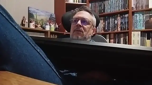 Mandra is a whore online show from November 17, 2025, 10:37 pm