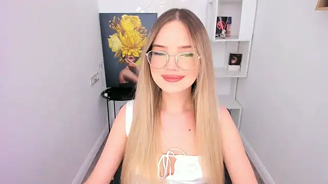 FloweryLove 1 online show from February 12, 2025, 2:43 pm