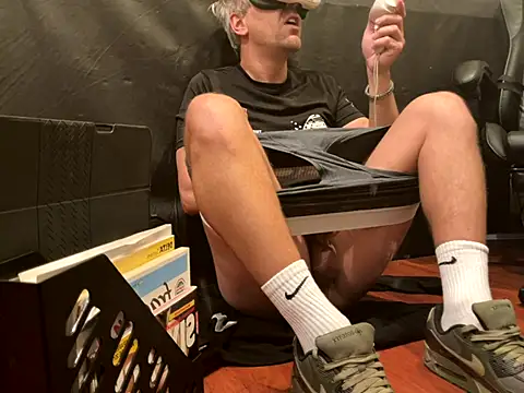 LeviXtreme online show from November 28, 2025, 5:10 am