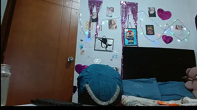 Saray extrovert  online show from February 18, 2025, 9:43 am