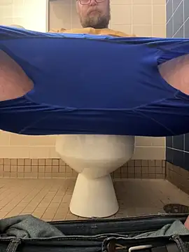 Snapshot of Bigbi6foot5 chatting on November 7, 2025, 1:22 pm Bigbi6foot5 online show from November 7, 2025, 1:22 pm