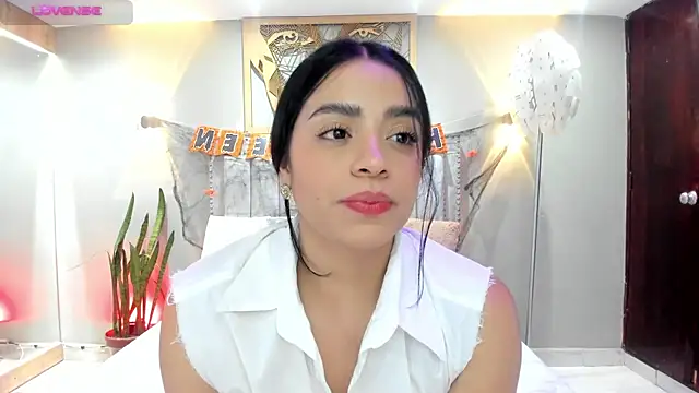 Paula Desousa online show from October 28, 2025, 7:38 pm