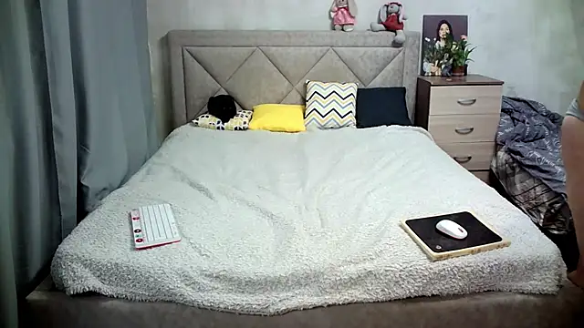 juliettkalen online show from January 19, 2025, 7:57 am