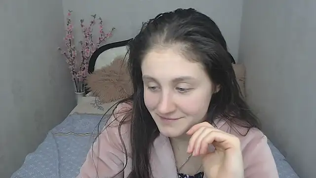 Holliy Cooper online show from February 12, 2025, 7:35 pm