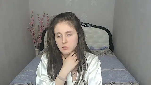 Holliy Cooper online show from February 19, 2025, 11:46 pm