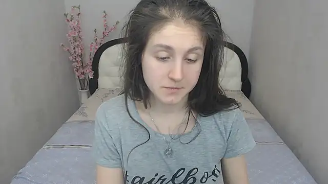 Holliy Cooper online show from March 6, 2025, 3:45 pm