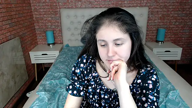 Holliy Cooper online show from March 17, 2025, 11:54 pm