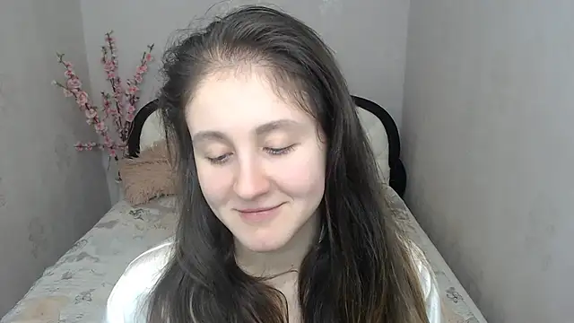 Holliy Cooper online show from December 17, 2025, 9:59 am