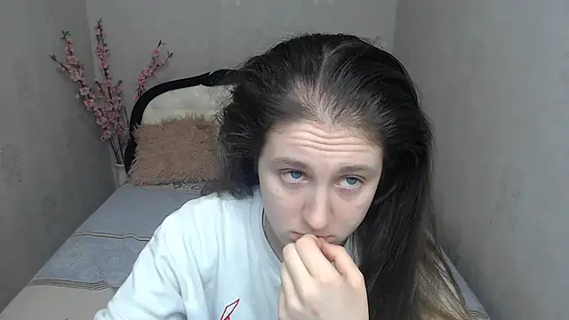 Holliy Cooper online show from February 4, 2026, 9:04 am