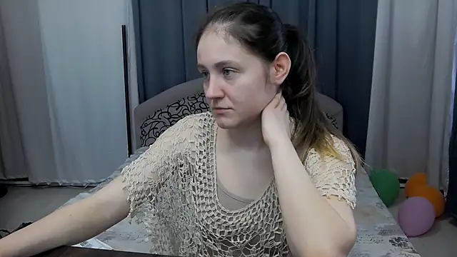 Holliy Cooper online show from April 3, 2026, 9:07 am