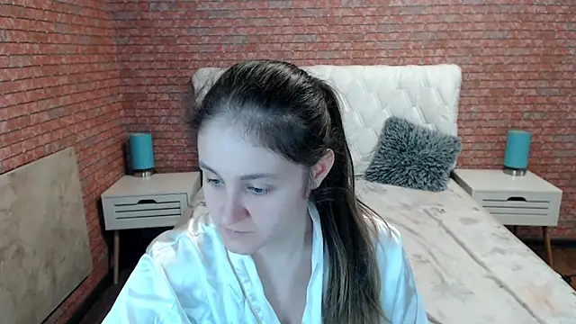 Holliy Cooper online show from June 6, 2026, 7:24 am