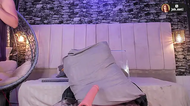 jade swet online show from November 9, 2025, 9:07 am