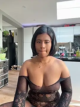 RoseMelanie online show from April 9, 2026, 6:52 am