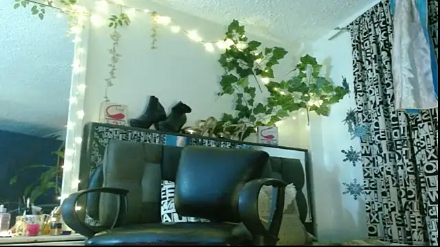 DULCE ZOE online show from March 19, 2025, 4:14 am