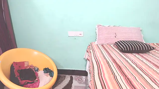 shrutitelugu69 online show from April 11, 2026, 4:33 pm