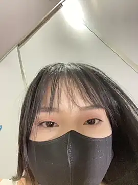 Asia-Lynn online show from November 6, 2025, 11:22 am