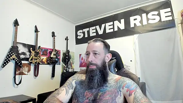 Snapshot of StevenRiseNYC chatting on April 25, 2026, 1:41 pm StevenRiseNYC online show from April 25, 2026, 1:41 pm