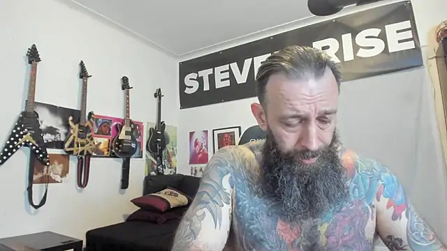 Snapshot of StevenRiseNYC chatting on April 27, 2026, 11:36 pm StevenRiseNYC online show from April 27, 2026, 11:36 pm