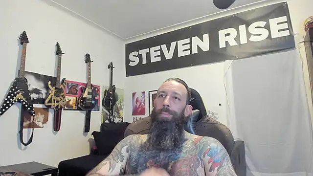 Snapshot of StevenRiseNYC chatting on May 3, 2026, 2:39 am StevenRiseNYC online show from May 3, 2026, 2:39 am