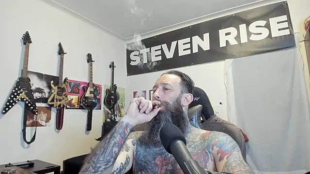 Snapshot of StevenRiseNYC chatting on May 4, 2026, 12:39 am StevenRiseNYC online show from May 4, 2026, 12:39 am