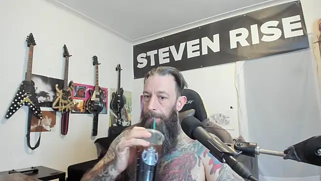 Snapshot of StevenRiseNYC chatting on May 4, 2026, 12:45 pm StevenRiseNYC online show from May 4, 2026, 12:45 pm