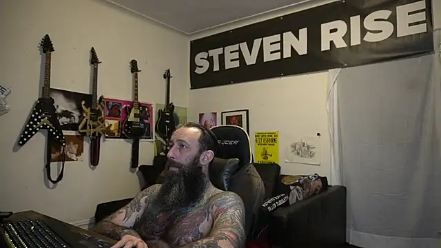 Snapshot of StevenRiseNYC chatting on May 27, 2026, 1:57 am StevenRiseNYC online show from May 27, 2026, 1:57 am