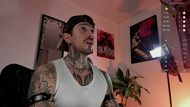 Snapshot of TigerStripes1_ chatting on April 28, 2026, 4:39 am TigerStripes1 online show from April 28, 2026, 4:39 am