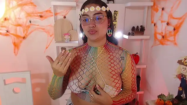  Kim  M online show from October 22, 2025, 1:00 pm