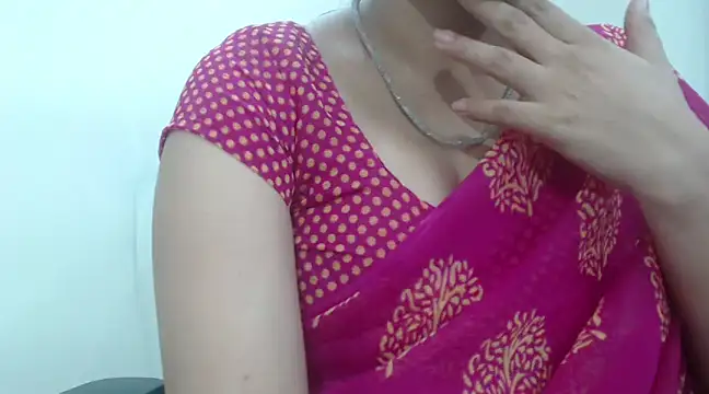 Snapshot of Lovely_Siri_23 chatting on February 21, 2025, 9:45 am Lovely Siri 23 online show from February 21, 2025, 9:45 am