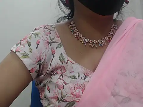 Lovely Siri 23 online show from April 15, 2026, 7:58 pm